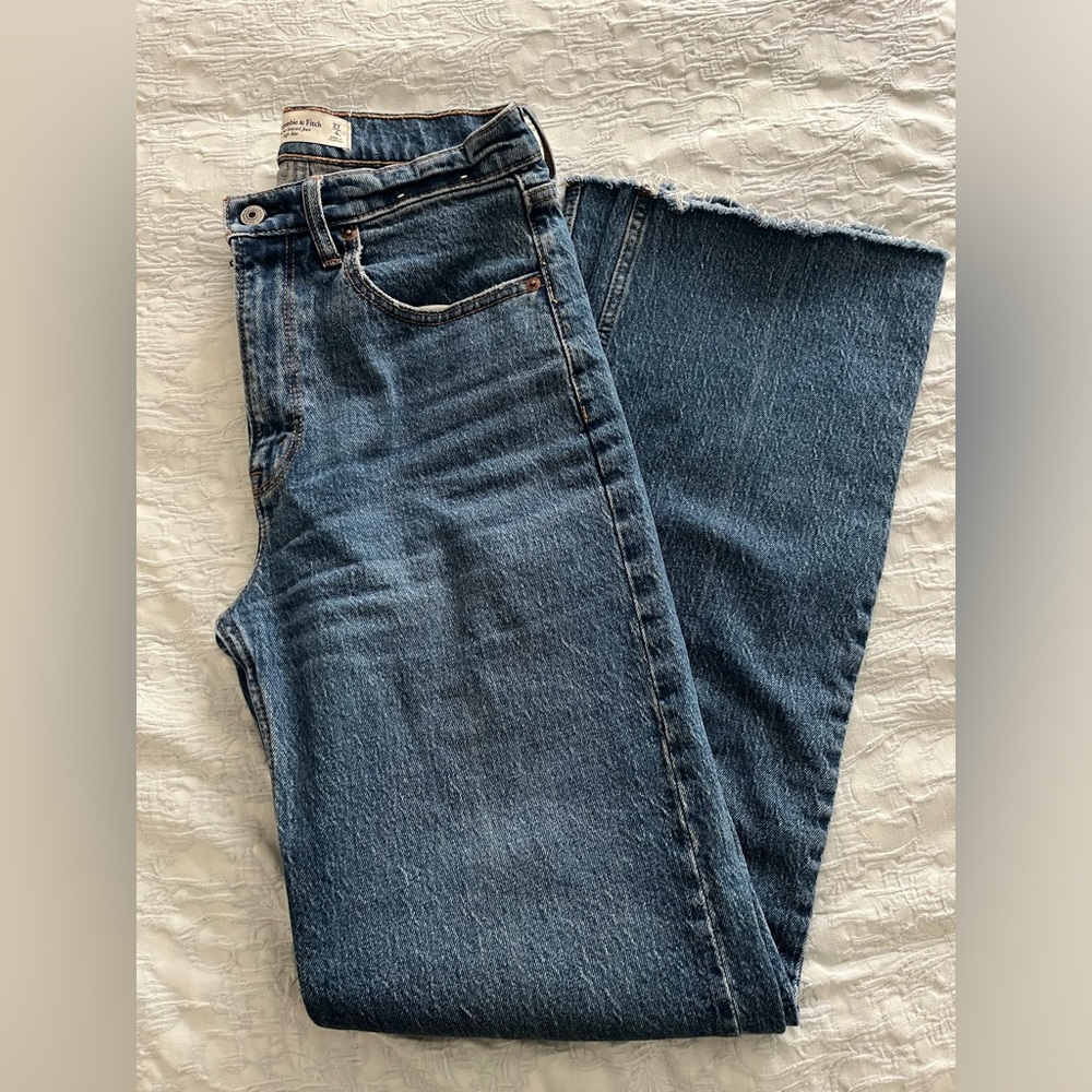 Abercrombie & Fitch 90s Relaxed High Rise Jean in Size 27, 4L